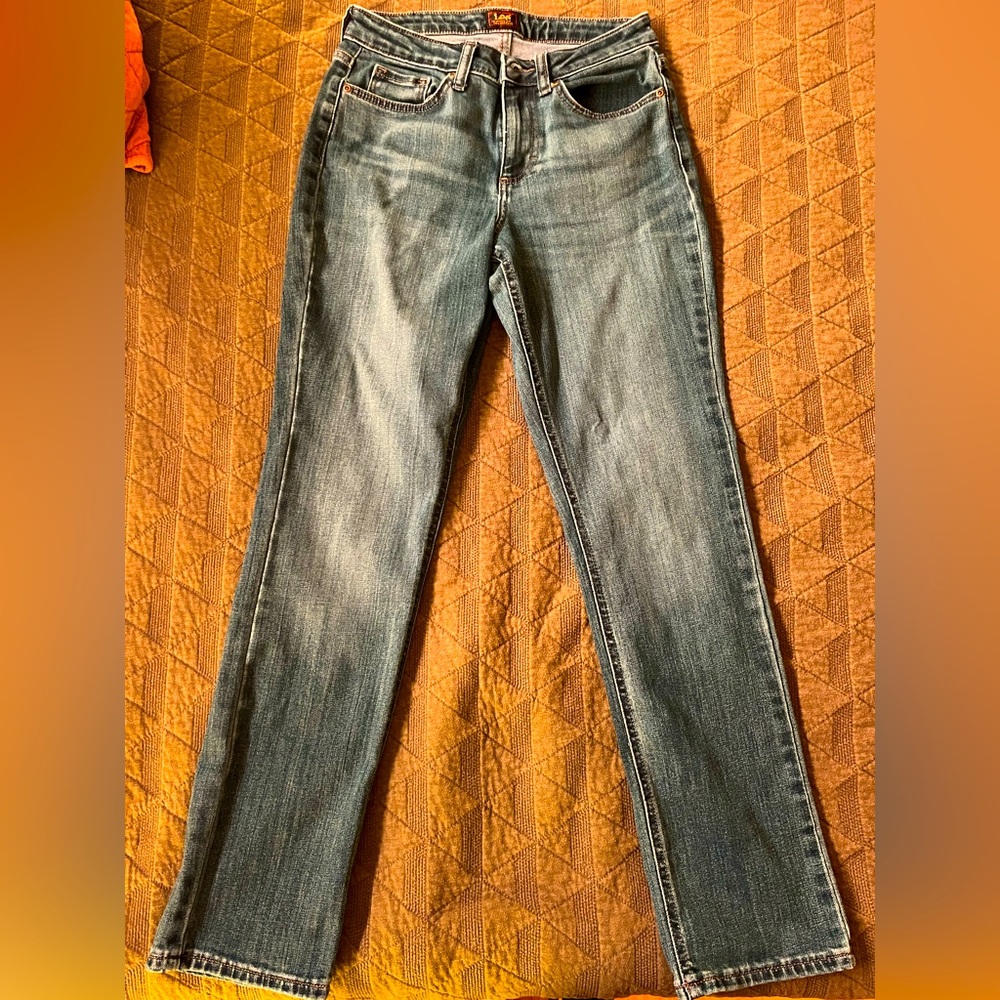 Lee Women's Legendary Mid Rise Straight Leg Jean